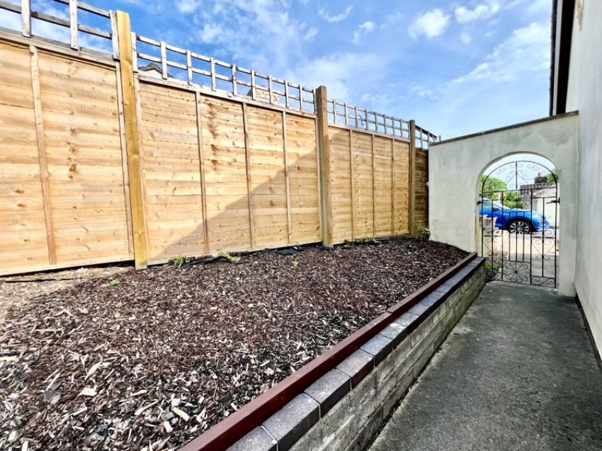 Images for Long Barrow Road, Calne