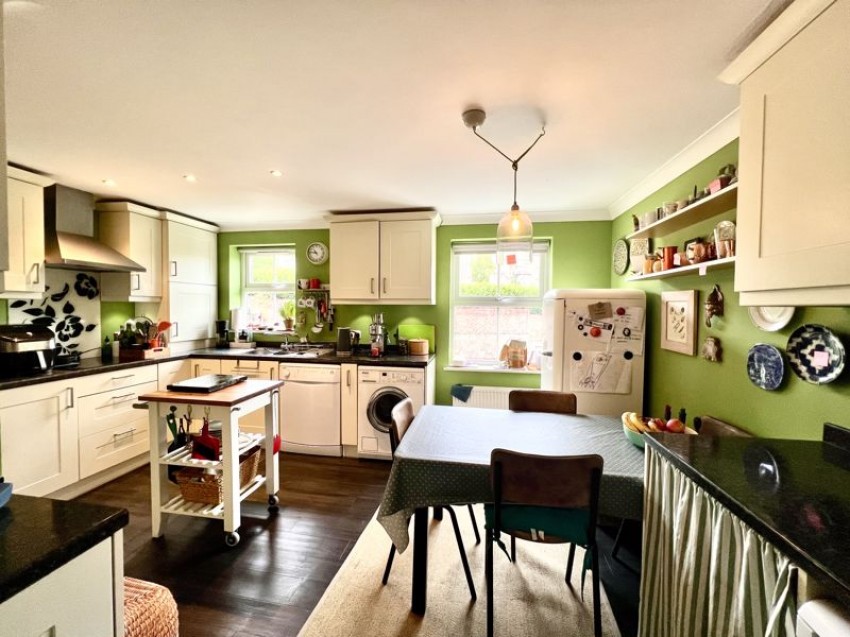 Images for Saddle Back Close, Calne